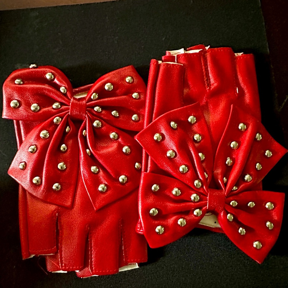 Big Bows - Red Faux Leather Gloves (Tipless)